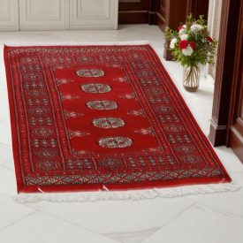 Pakistanska bordo preproga Bukhara 79x124 cm – kompaktna ročna klasika