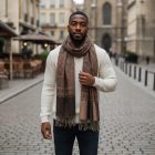 Eleganten ženski in moški šal 215x105 rjav z avtentičnim vzorcem